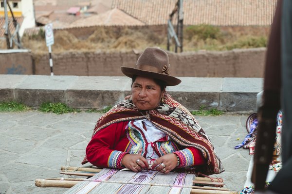 Quels sont les secrets pour réaliser un film documentaire sur les traditions artisanales locales?